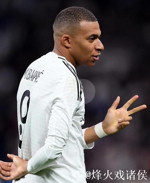 姆巴佩7分钟内戴帽,逼近C罗梅西的欧冠纪录!皇马18岁天才崭露头角 姆巴佩7分钟内戴帽,逼近C罗梅西的欧冠纪录!皇马18岁天才崭露头角